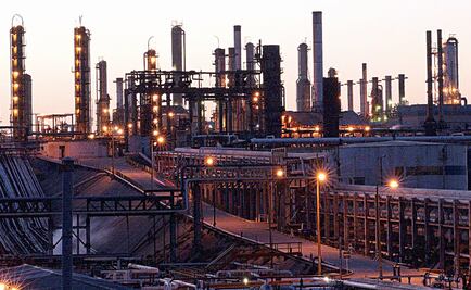 Declining Mexican refineries worsen fuel shortages