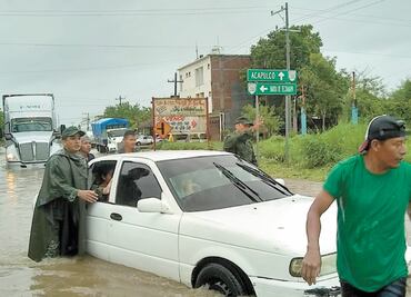 En refugios, 2 mil personas tras paso de Narda
