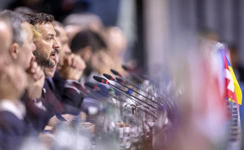 El presidente ucraniano Volodymyr Zelensky habla durante la sesión plenaria de la Cumbre sobre la Paz en Ucrania. Foto: EFE