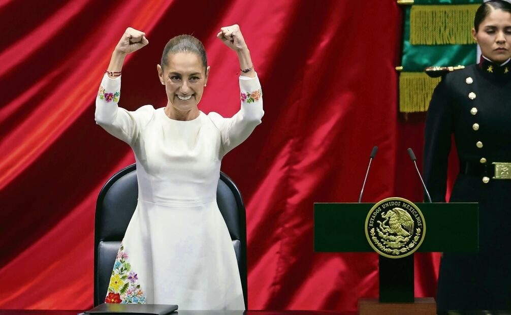 Desde la tribuna de San Lázaro, Claudia Sheinbaum hizo un gesto triunfalista a su llegada. Foto: Diego Simón Sánchez / EL UNIVERSAL