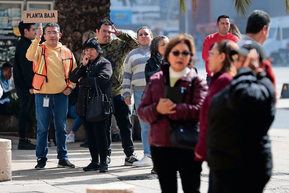 La alerta sísmica no se activó debido a la cercanía o intensidad de los microsismos registrados ayer por la mañana sin embargo, varios inmuebles fueron desalojados como medida de prevención. Foto: Juan Boites | El Universal