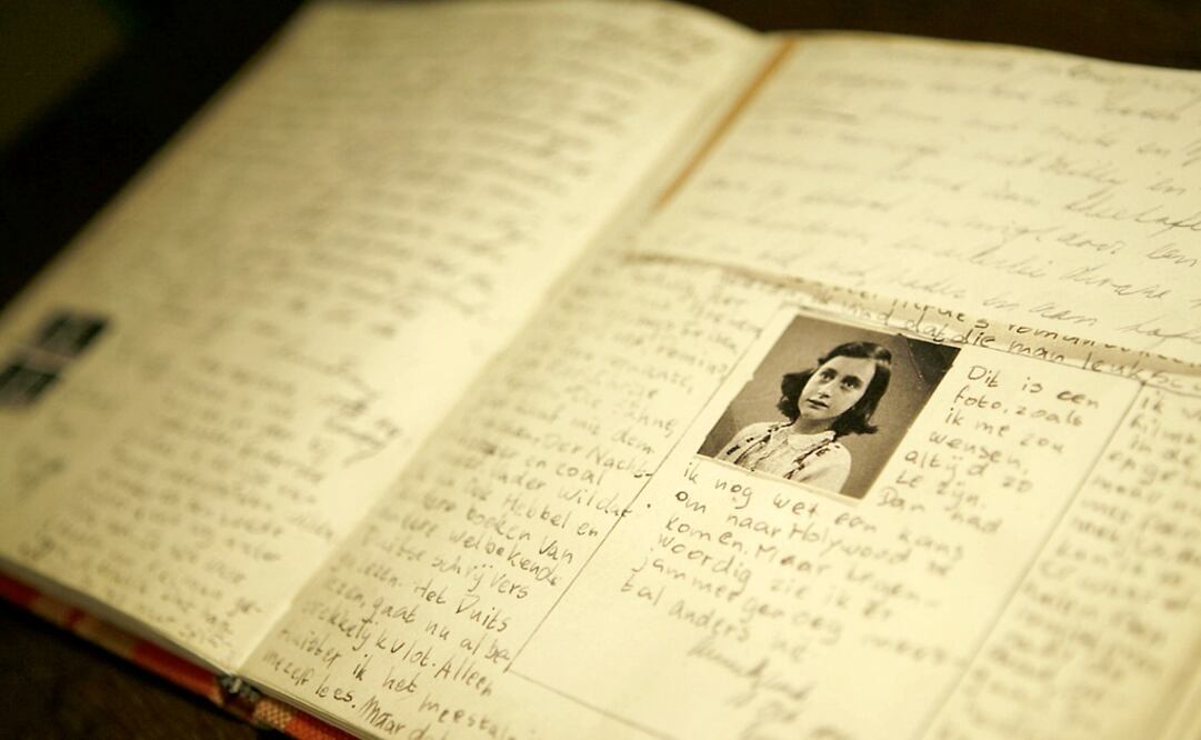 A replica of the famous diary of Anne Frank . Photo: Leo La Valle/EFE
