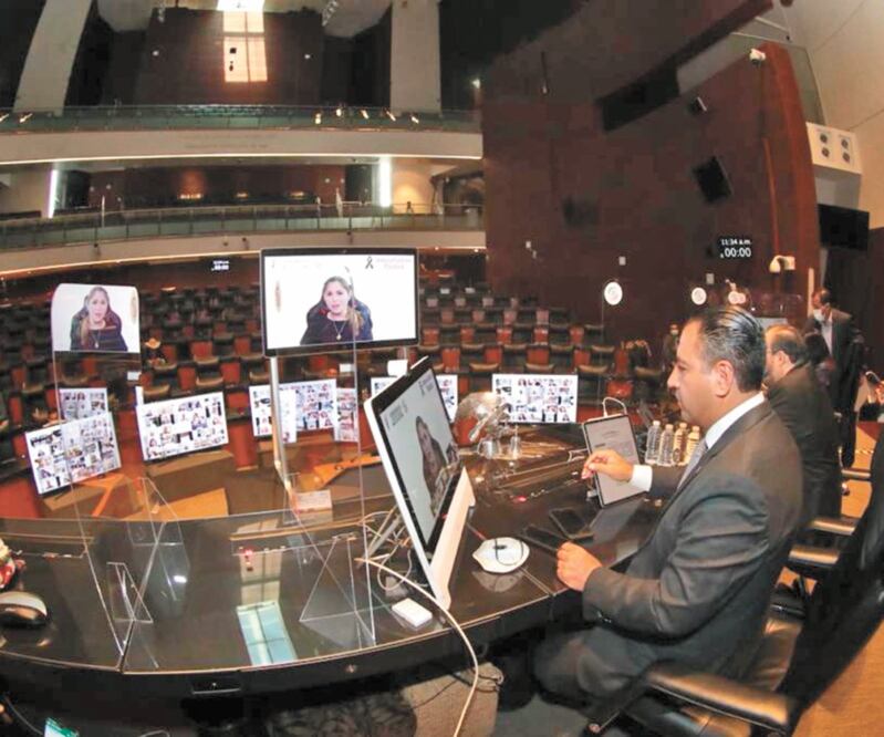 El presidente de la Mesa Directiva, Eduardo Ramírez (Morena) , encabeza la primera sesión a distancia del pleno en la historia legislativa de México. SENADO DE LA REPÚBLICA