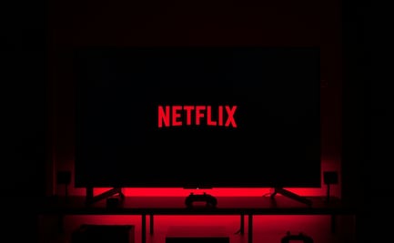 Netflix gana casi 7 mil mdd en lo que va del año; obtiene 5 millones de nuevos suscriptores en último trimestre