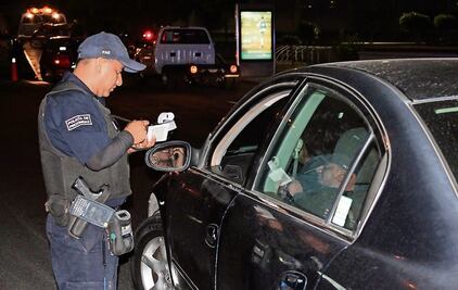 Detienen a mujer tras chocar con patrulla al evadir punto de alcoholímetro en alcaldía Benito Juárez