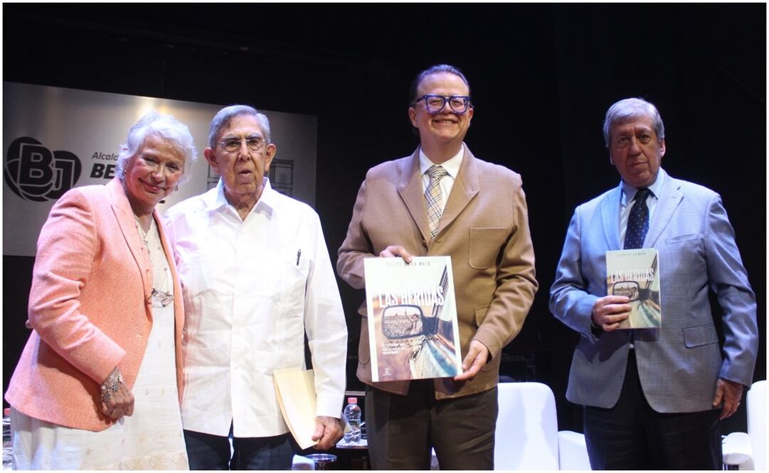Felipe de la Mata Pizaña presenta su libro "Las heridas", acompañado de Cuauhtémoc Cárdenas y Olga Sánchez Cordero. Foto: Francisco Rodríguez/EL UNIVERSAL