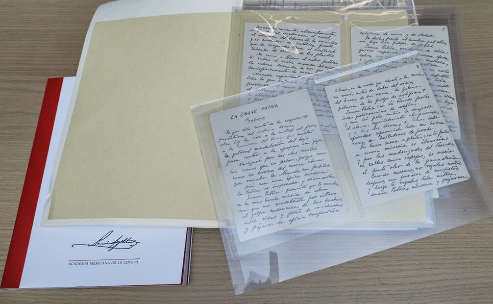Manuscritos de Ramón López Velarde son parte de la colección de Ediciones facsimilares. Foto: Yaretzy M. Osnaya/ EL UNIVERSAL.
