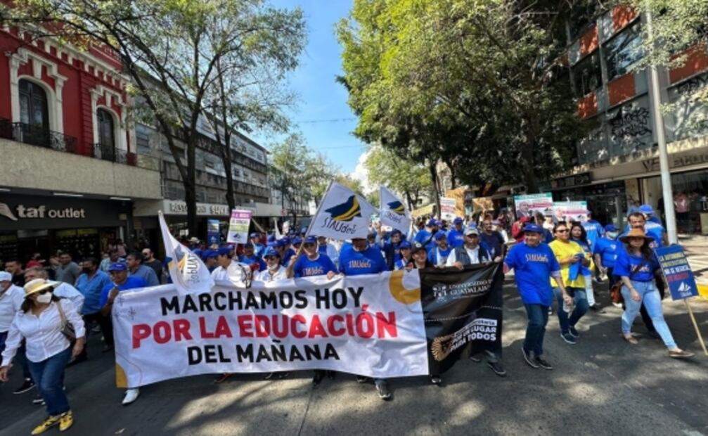 Comunidad de la Universidad de Guadalajara marcha para exigir más recursos