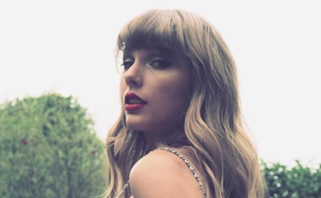 Taylor Swift enamora con su manicura de estrellas / Foto: Instagram @taylorswift