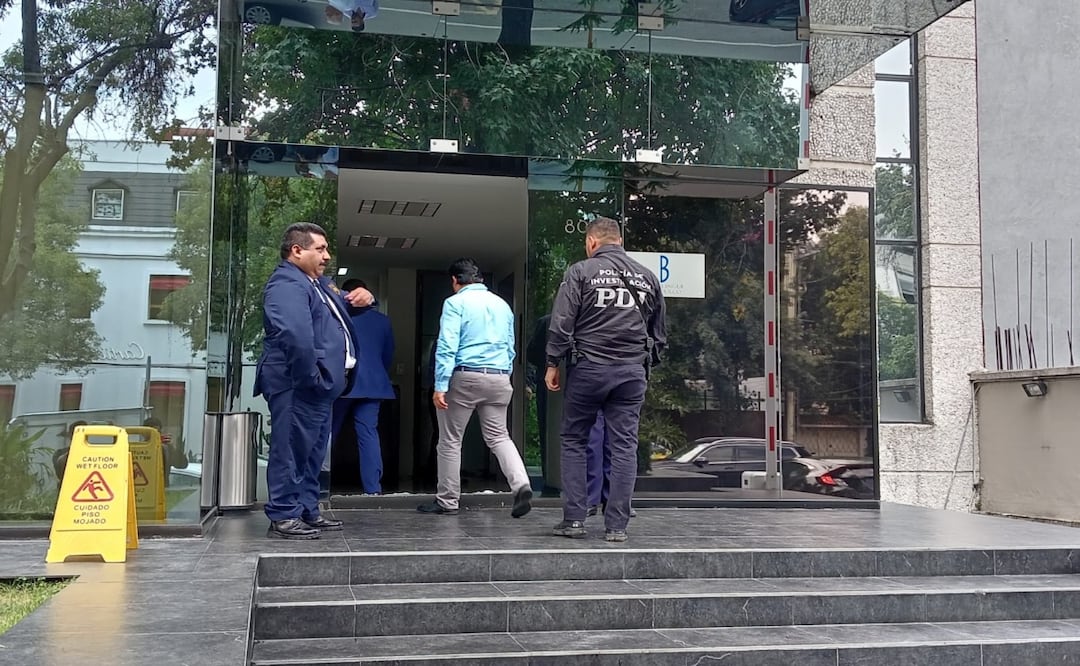 Tras asesinato de Miguel de la Mora, estilista en salón de belleza Micky's Hair  refuerzan vigilancia en Polanco. Foto: Fabián Evaristo