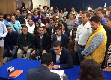 Ricardo Sheffield solicita registro como precandidato a la alcaldía de León