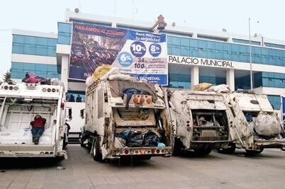 Mantienen con basura protesta en Naucalpan