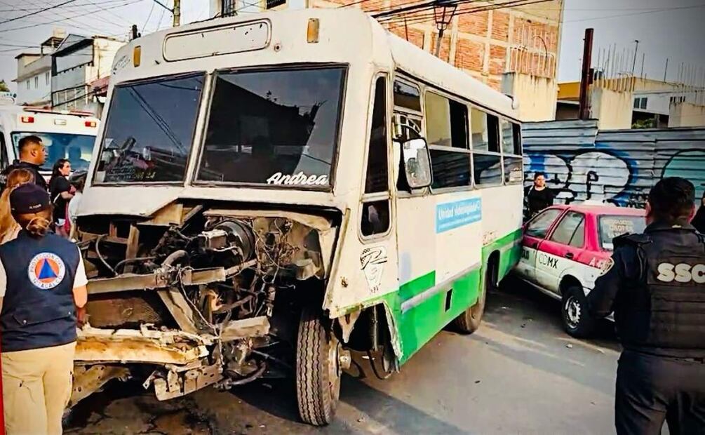 Choque de camión de la ruta 31 y una unidad particular deja 5 heridos en Amacuzac y Av. Santiago en la alcaldía
Iztacalco (19/04/2025). Foto: Especial