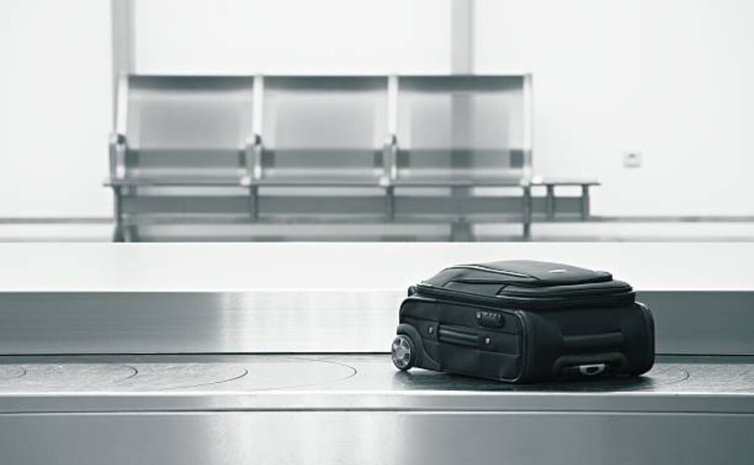 Maleta en aeropuerto. Foto: iStock