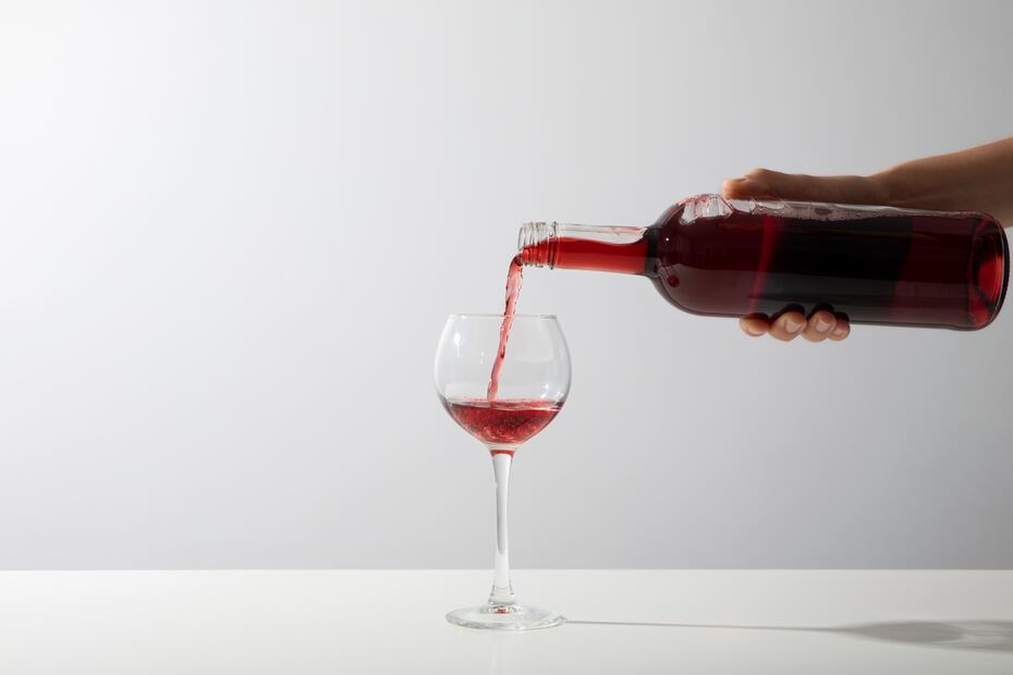 La presencia de polifenoles y el resveratrol se asocia con posibles beneficios del vino tino. Foto: Freepik