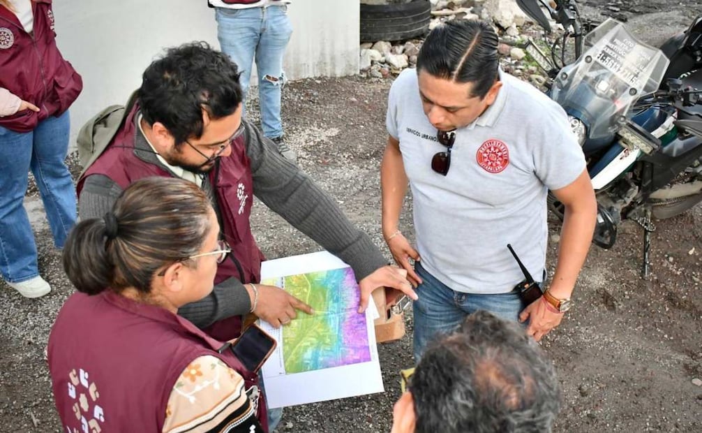 Explicó que la trayectoria de la grieta mide 138 metros y "está marcada en el Plan de Riesgos que se envió a las Secretarías de Gobierno y de Obras de la capital.
Foto: Especial.