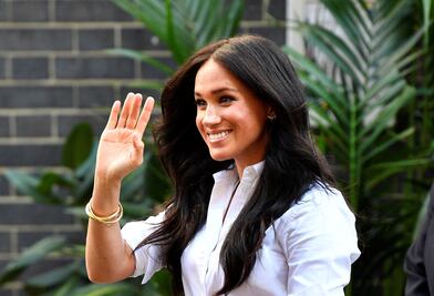 Meghan Markle presenta su línea de ropa con un look de oficina