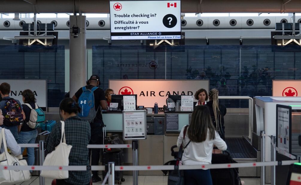 El área de facturación de Air Canada dentro de la Terminal 1 del Aeropuerto Internacional Pearson de Toronto. Foto: AP
