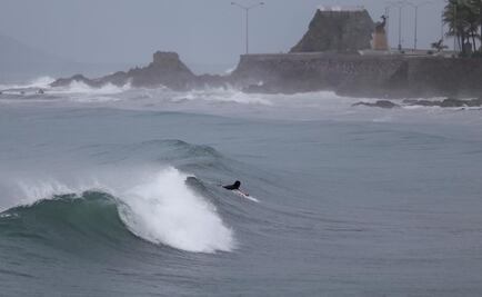 Cierran playas de nuevo por subida de marea en Sinaloa