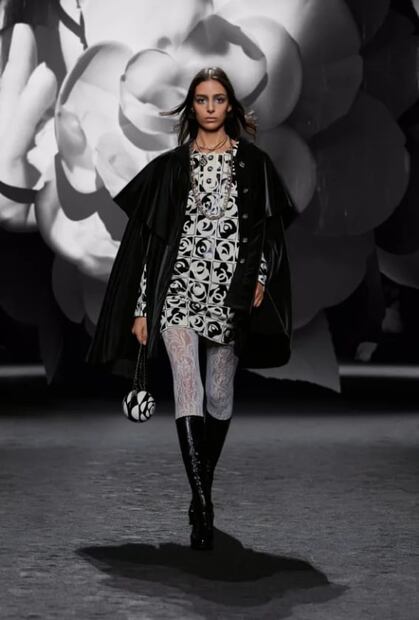 Chanel exalta la belleza de la camelia en su colección más reciente