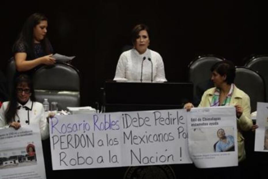 Encara Robles a diputados; dice que "el que nada debe nada teme"