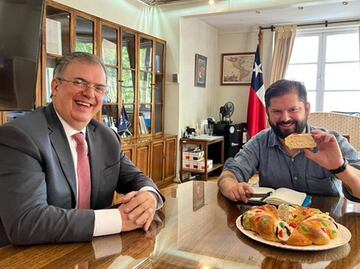 Con rosca de reyes incluida, Marcelo Ebrard se reúne con Gabriel Boric en Chile