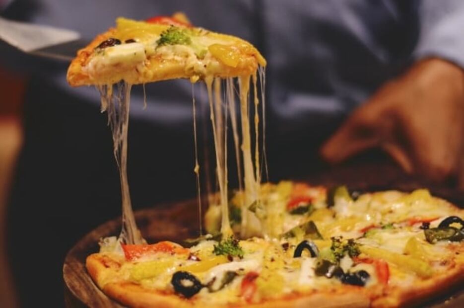 Por qué es peligroso comer pizza en el espacio