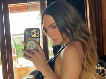 Belinda impone tendencia con las botas altas más hot de la temporada