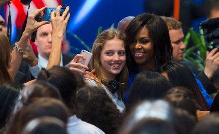 Michelle Obama llama a niñas argentinas a educarse para ser agentes de cambio