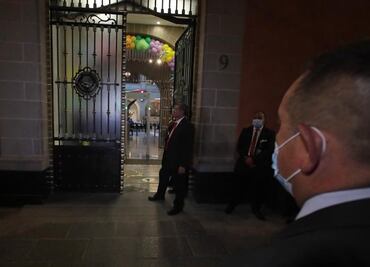 Senadores sesionan en "fast track" en el patio de Xicoténcatl