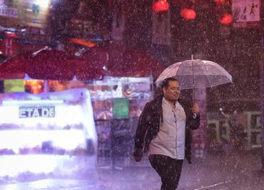 Lluvias azotan la CDMX; videos documentan colapso de vialidades e inundaciones en clínica del IMSS