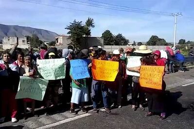 Habitantes de Palmarito bloquean la México-Puebla por operativo contra huachicol