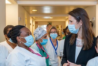 Primera ministra belga visita hospital, pero médicos le dan la espalda