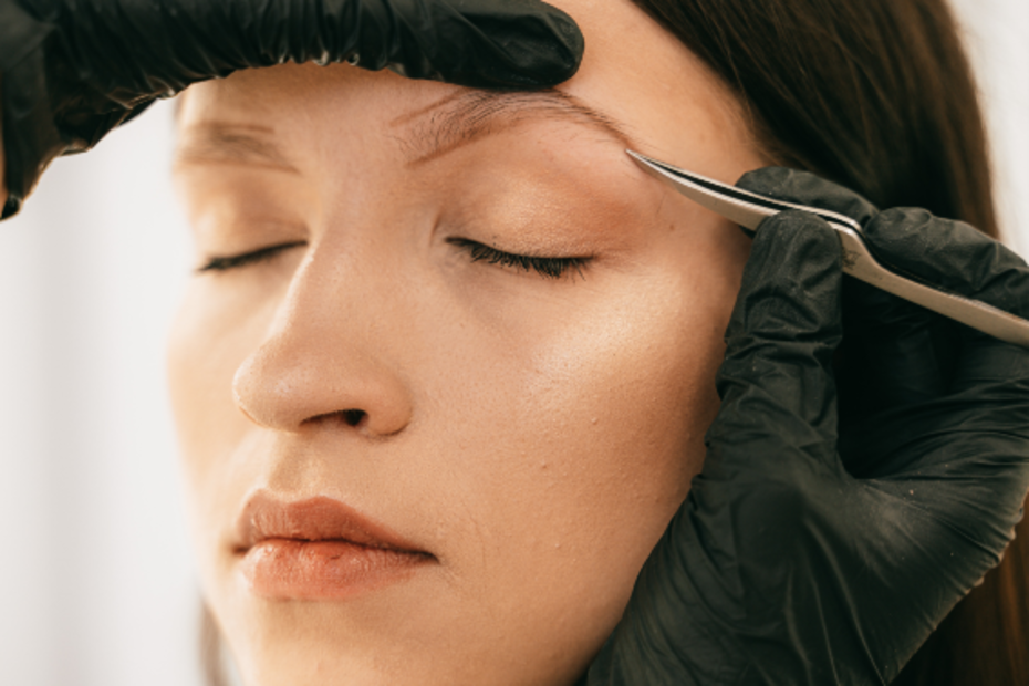 ¿Regresan las cejas ultrafinas? Guía práctica para lucirlas perfectas
