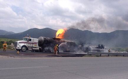 Se incendia pipa con diesel en SLP; no hay heridos