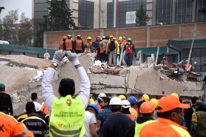 Telefonía opera parcialmente por fallas de luz
