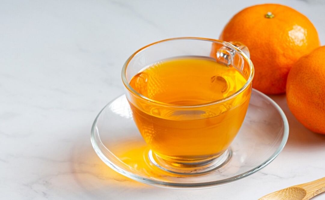 Aprovecha las cáscaras de la naranja para preparar una nutritiva infusión. Foto: Freepik