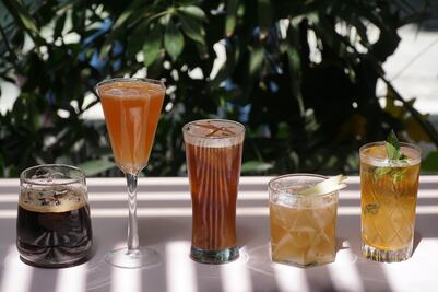 Prepara cocteles con cerveza
