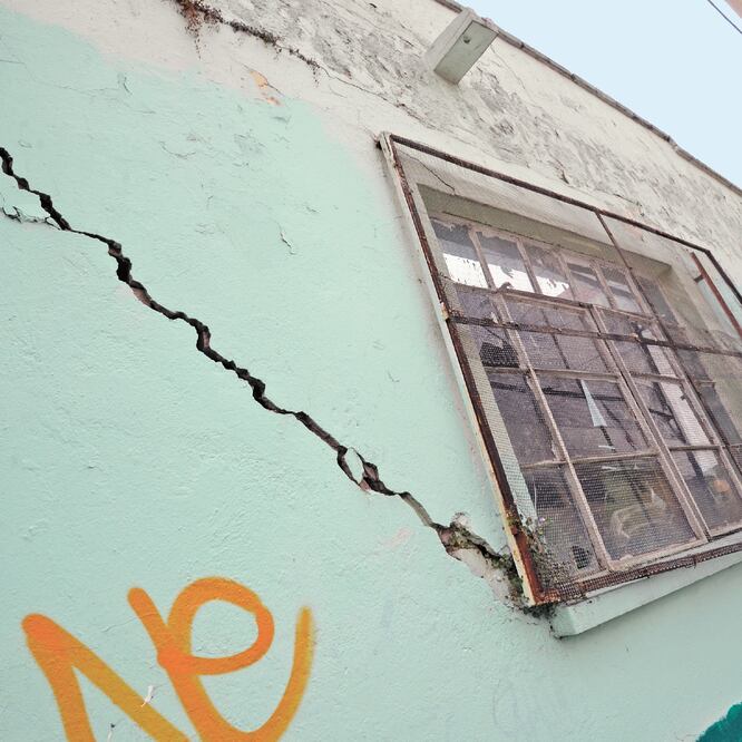 Impacto. Cifras del gobiero mexiquense indican que por los sismos de 2017 hubo daños en 4 mil 909 escuelas. ARCHIVO EL UNIVERSAL