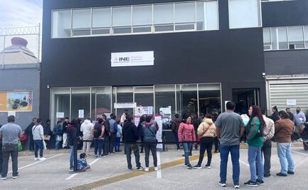 Continúan largas filas en módulos del INE en Edomex; la repartición de turnos depende de cada módulo
