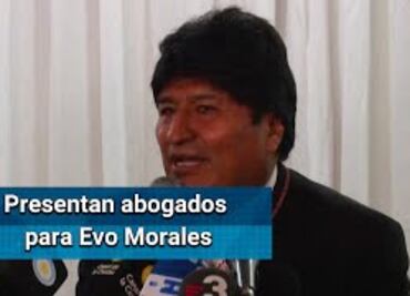 Evo Morales presenta a sus defensores por lo cargos que se le imputan