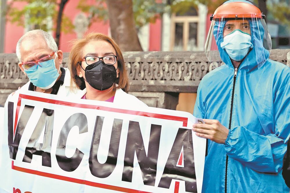 En la Ciudad de México, médicos particulares exigieron ser inmunizados contra el Covid-19. Fotos: BERENICE FREGOSO. EL UNIVERSAL