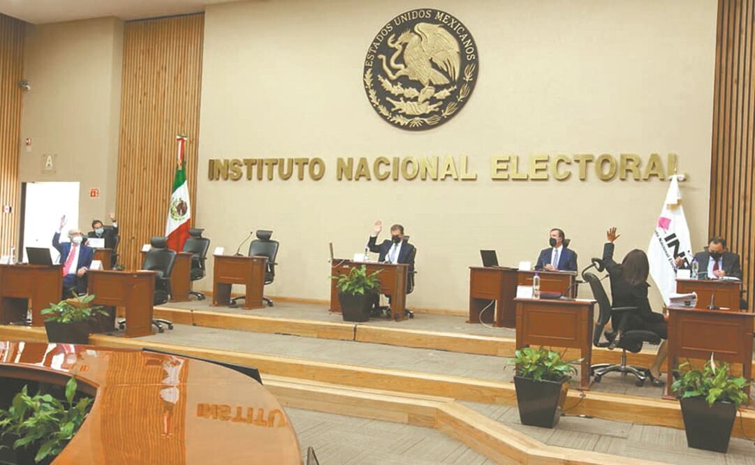 El Consejo General del INE ayer votó a favor de sancionar a Morena por 4 millones 529 mil 225 pesos. Foto: ESPECIAL