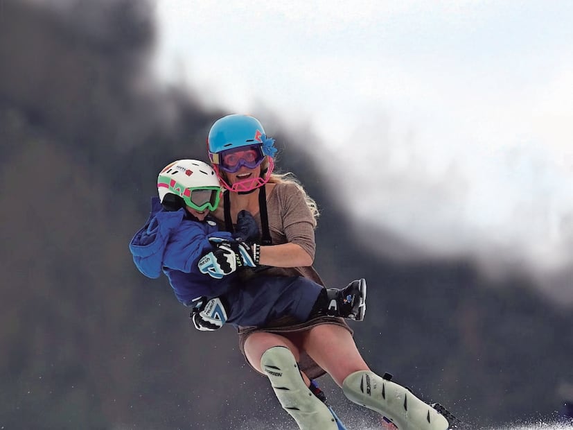 Sarah le transmitió a su hijo el amor por la nieve. Foto: Instagram