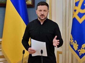 Zelensky acusa a Rusia de "intentar ganar tiempo" para "proseguir" la invasión; EU presiona para un alto el fuego