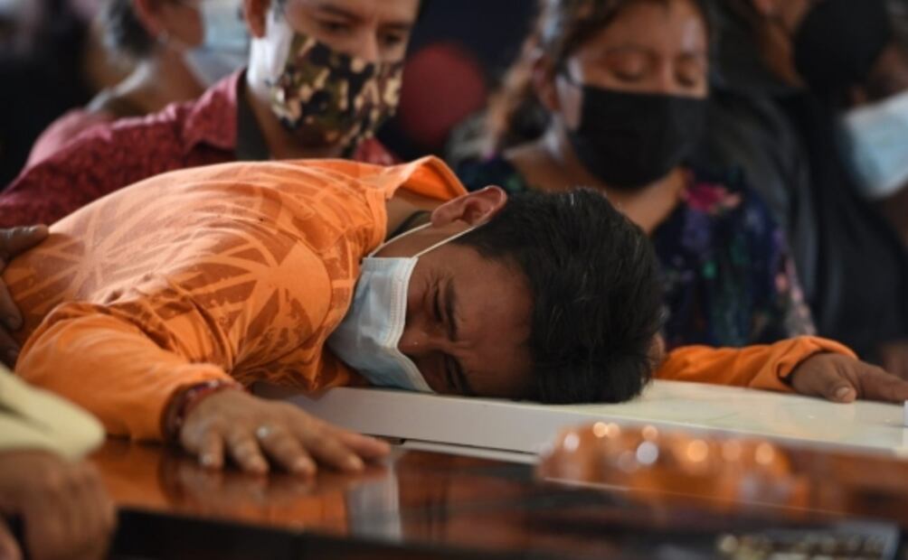 El triste adiós de una familia tras el paso de "Grace" por Veracruz 