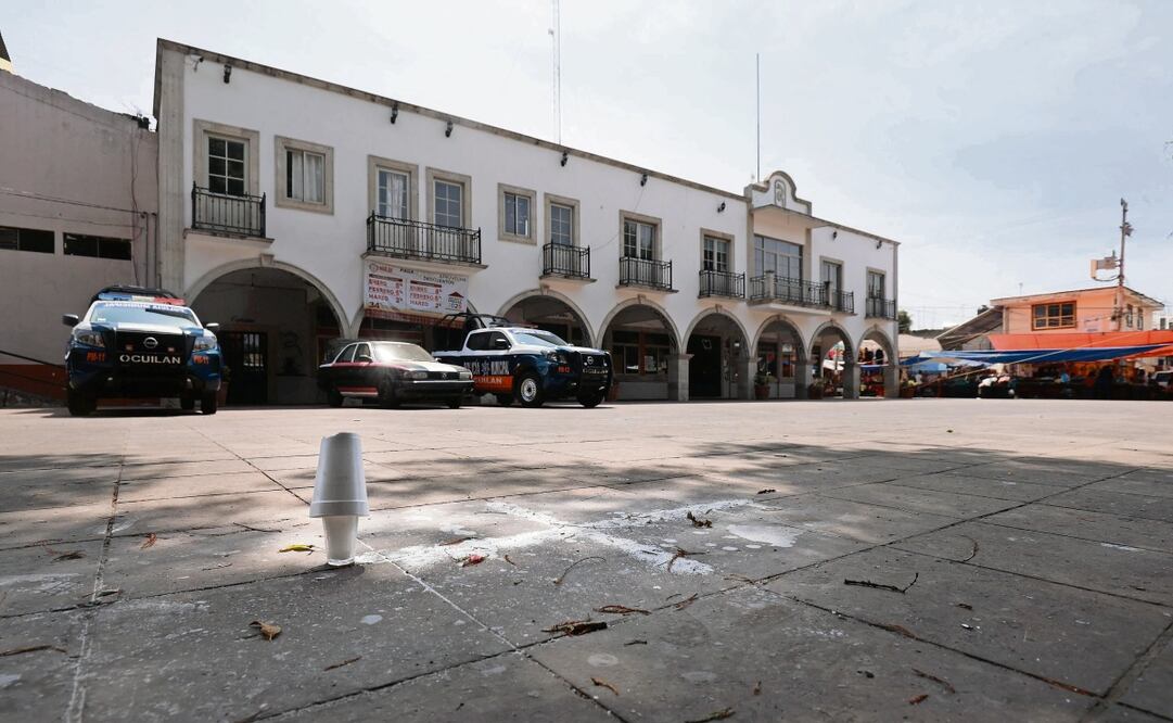 A unos metros donde fueron acribillados a balazos Alejo Cedillo y Luis López Cedillo, aún se ve una cruz de cal. Foto: Alejandro Vargas / EL UNIVERSAL