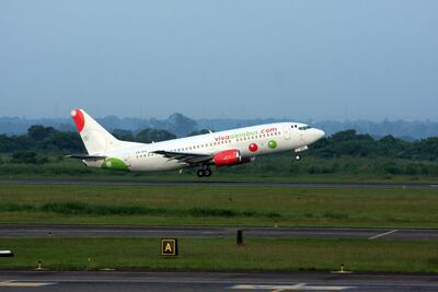 Alcanza rayo a avión; Viva Aerobus cancela vuelos