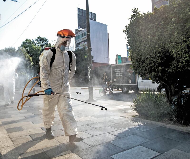 Prevención. El Gobierno de la Ciudad de México indicó que la sanitización es primordial para proteger al sector Salud. Foto: ARCHIVO EL UNIVERSAL