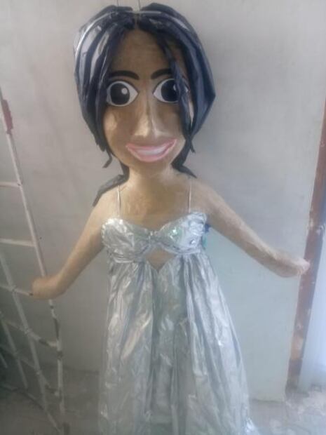 Hacen homenaje a Yalitza y la convierten en piñata